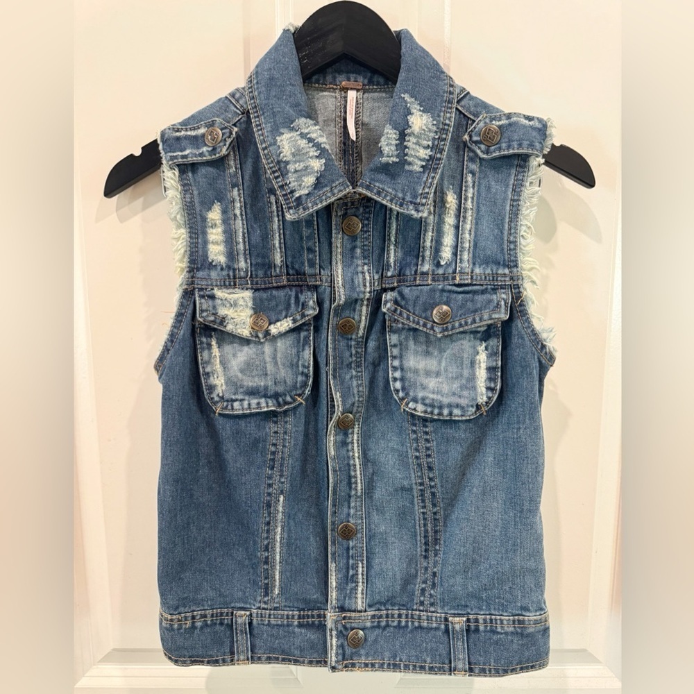 Free People Distressed Denim Crochet Vest size small - Picture 2 of 7